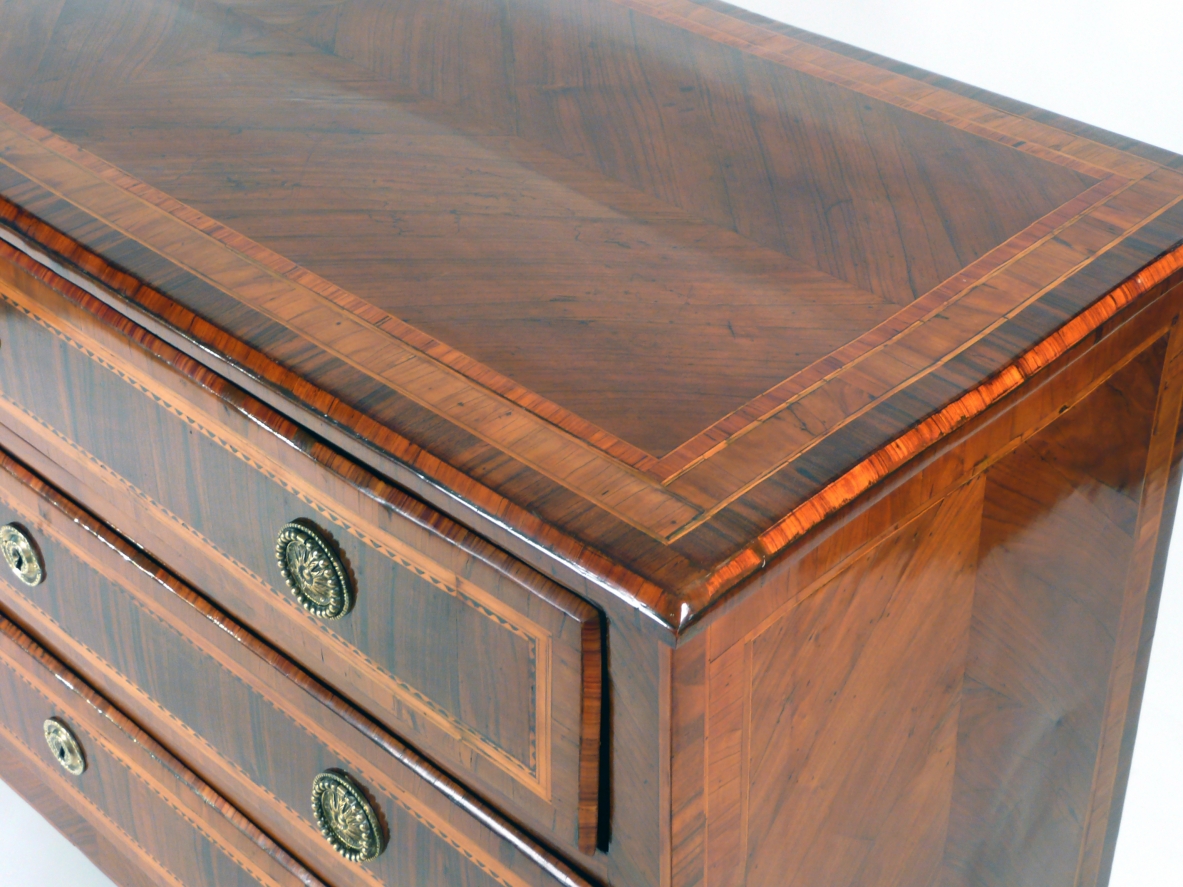 Cabinet in walnut veneered wood with rosewood, maple and olive wood threads. Three drawers with brass handles and vents.  Italian manufacture, Lombardy, Louis XVI era, around 1780.