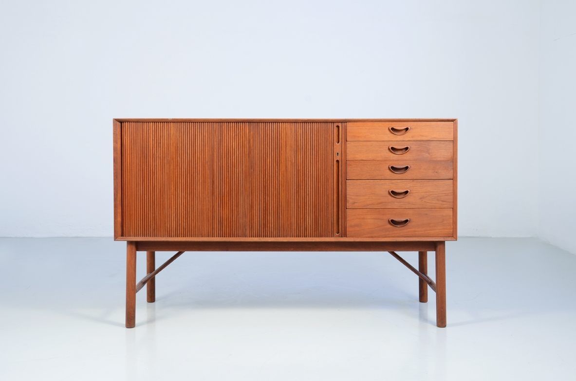 Peter Hvidt & Orla Mølgaard-Nielsen teak sideboard, by Søborg Møbler in Denmark, 1950's.