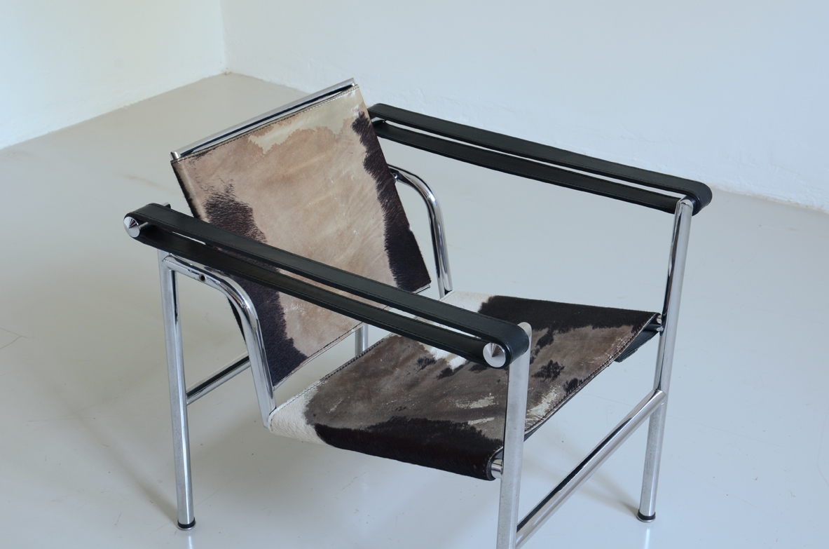 Original vintage design seating shop Milan