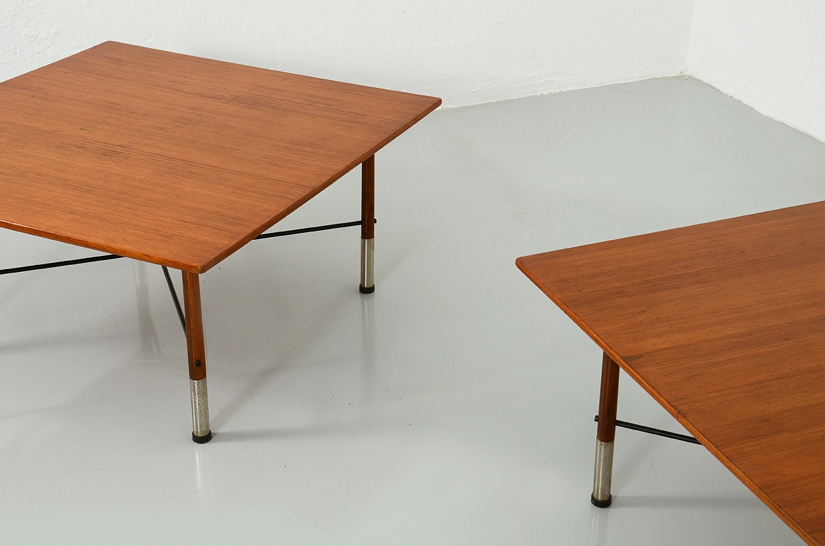 Claudio Salocchi, coppia di tavoli bassi in metallo laccato. Prod. Rossi d'Albizzate 1960ca.