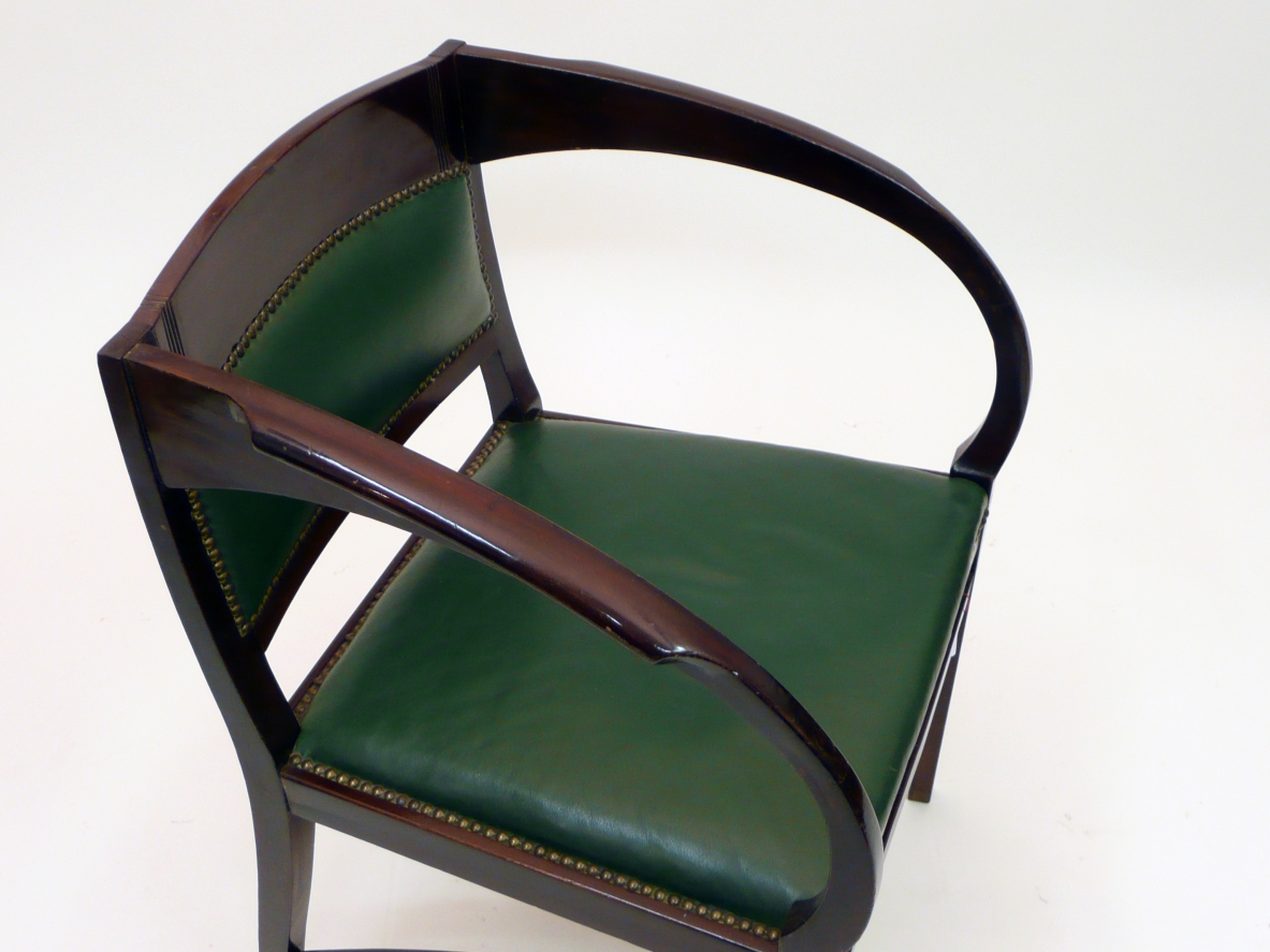 Rare armchair in mahogany with leather upholstery, attr. Adolf Loos, Vienna, 1910.