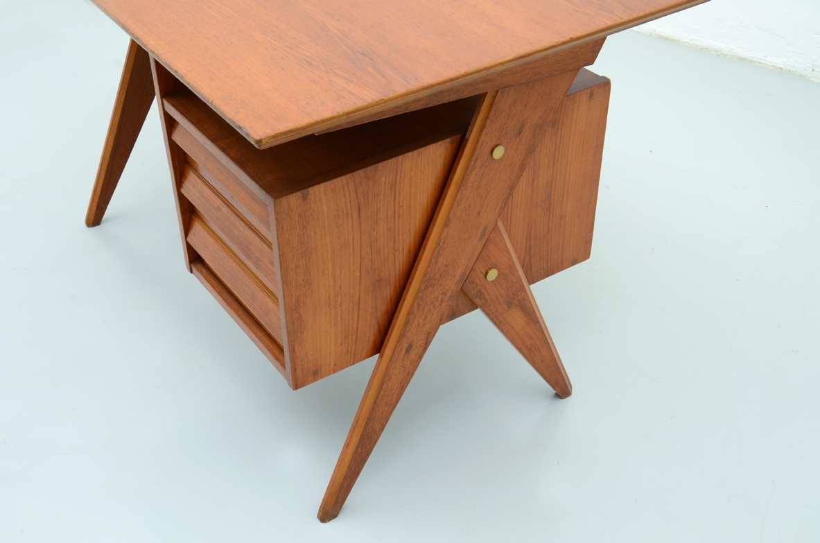 Writing table in oak with 3 drawers, Italy, 1950's.