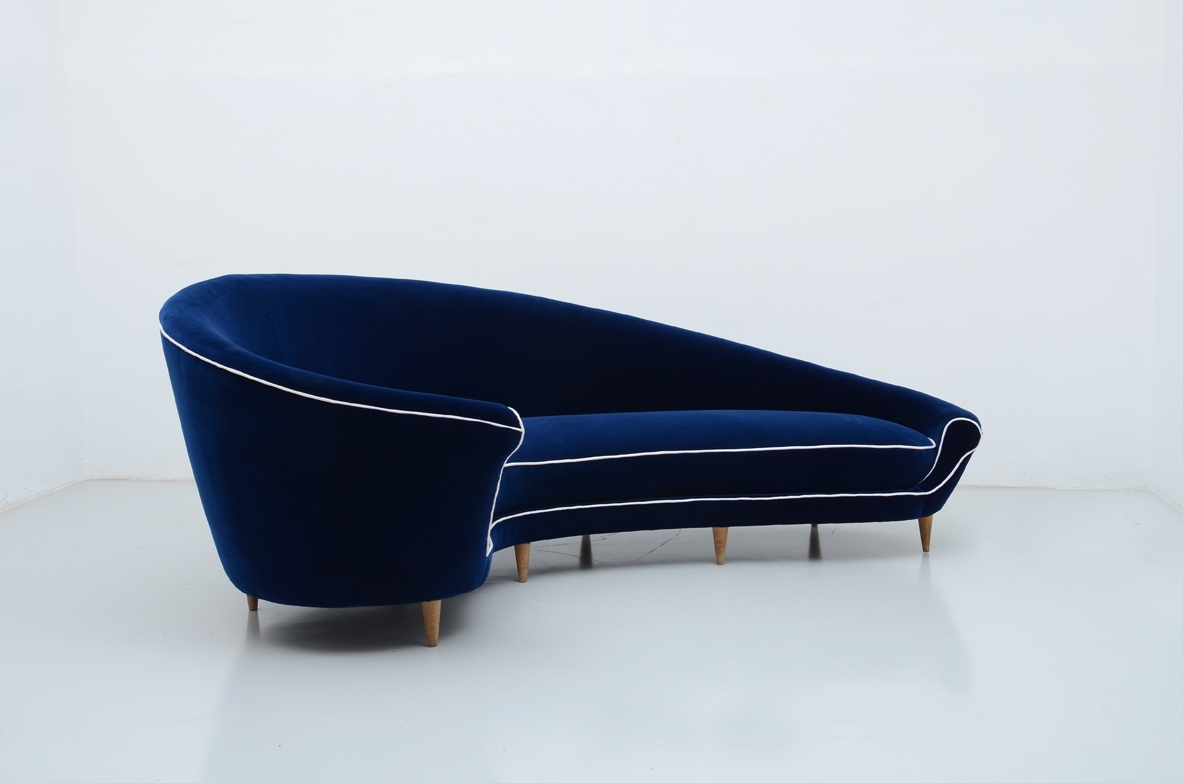 Federico Munari, splendid Italian 1950's curved sofa.