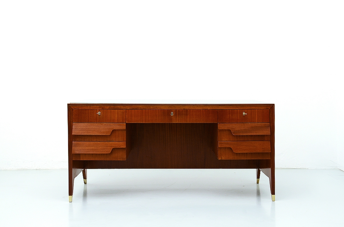 Gio Ponti, important executive desk in mahogany, Designed in 1952 for V.B.