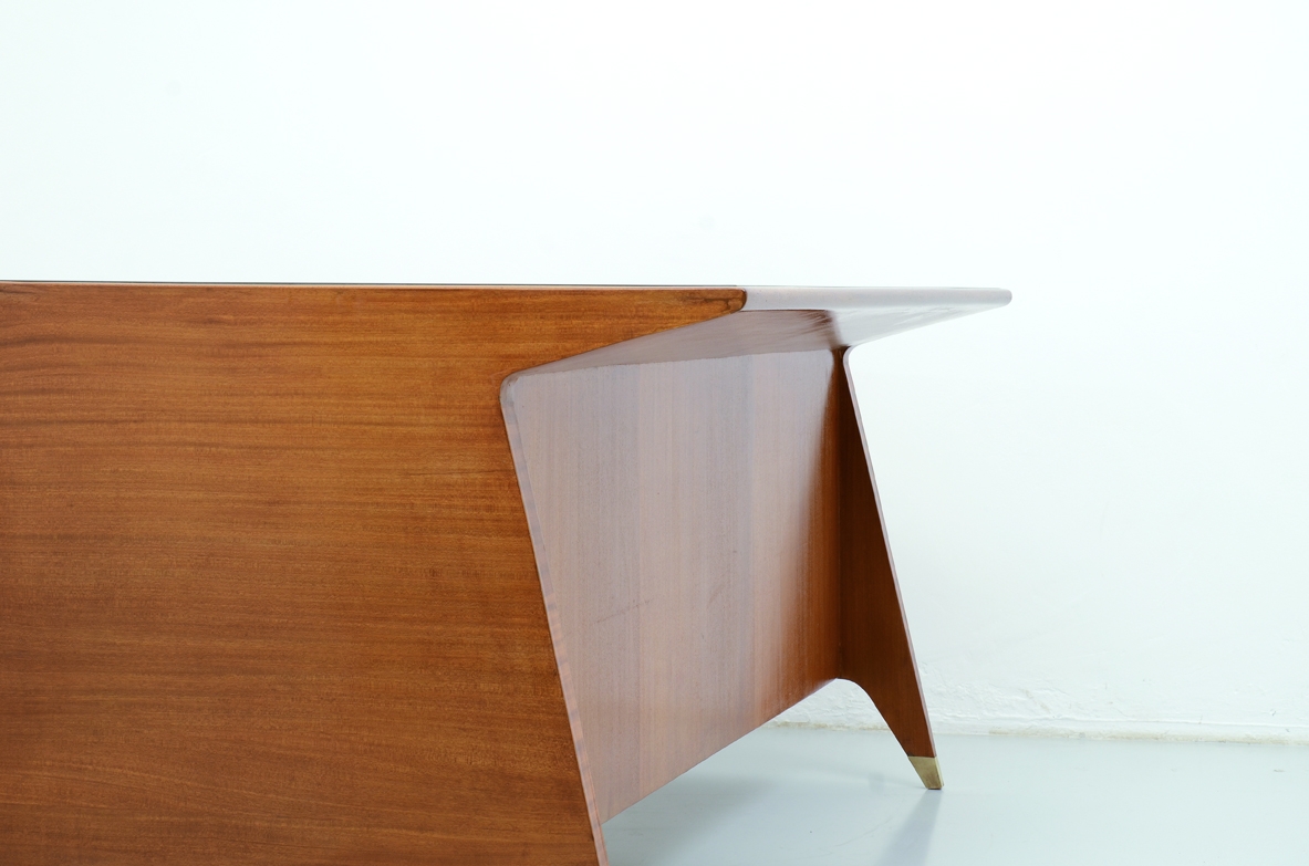 Gio Ponti, important executive desk in mahogany, Designed in 1952 for V.B.