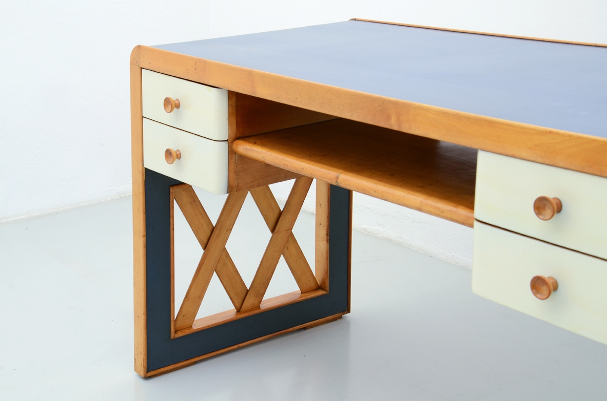Mario Quarti, 1940's executive writing table with his chair in maple wood.
