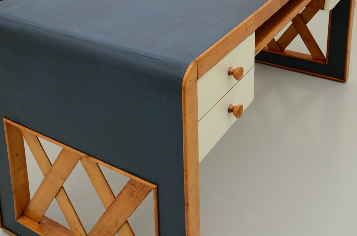 Mario Quarti, 1940's executive writing table with his chair in maple wood.