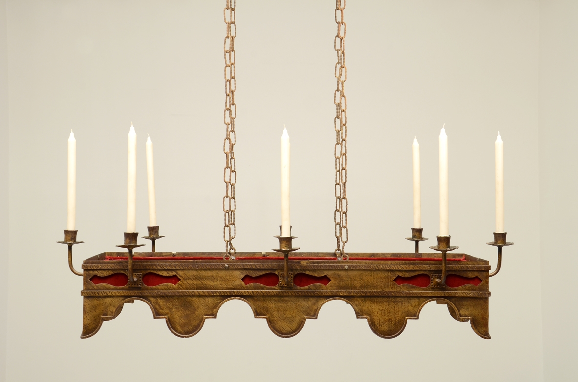 Lampadario in bronzo a otto candele, Italia 1930.