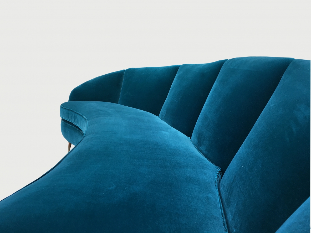 Very large and elegant sofa with a beautiful curved shape, Italy 1940's.