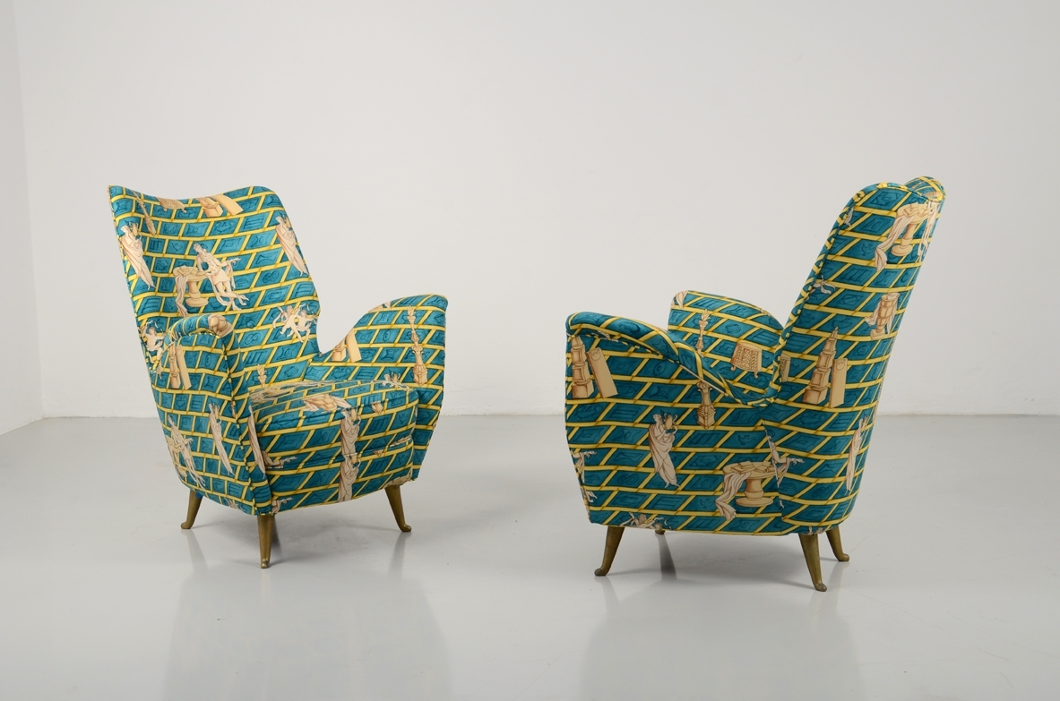Paolo Buffa, coppia di splendide poltrone rivestite con tessuto originale disegnato da Ponti, produzione Isa 1950ca.