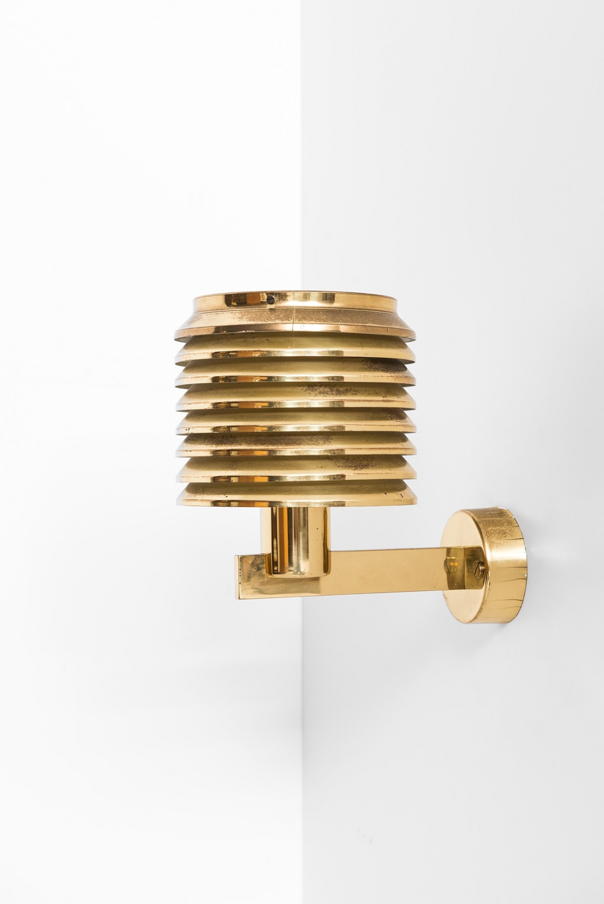 H.Agne Jakobsson, rare set of four V299 1960's wall lights in brass.