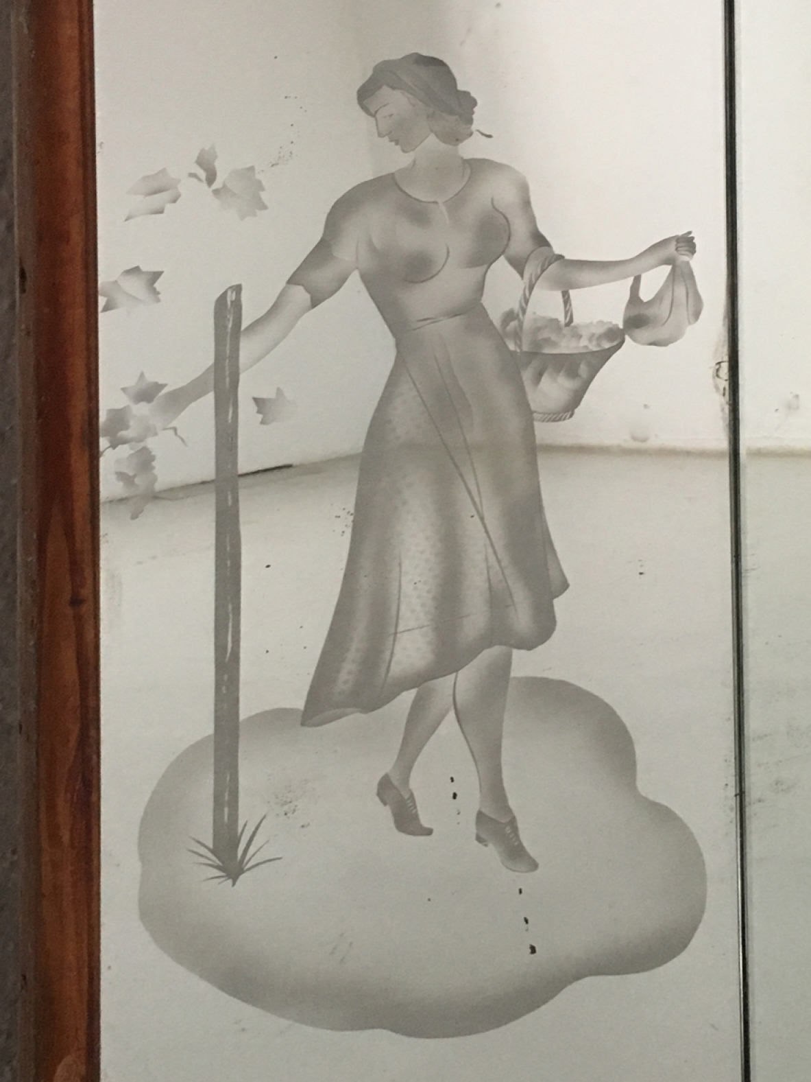 Grande specchiera con figure incise, Italia 1940ca.