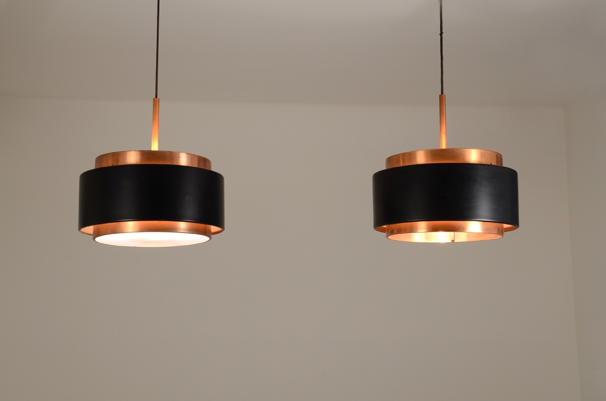 Rara coppia di lampadari in rame e metallo laccato, prod. Stilnovo 1960ca.