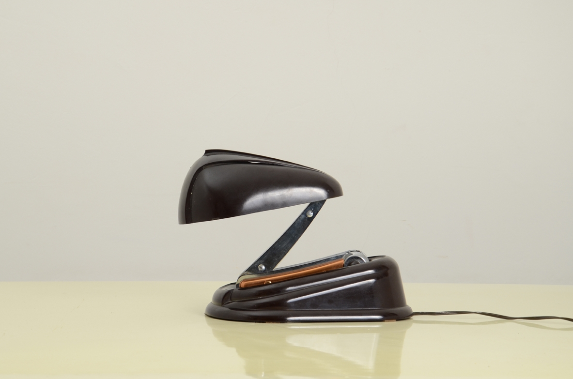 Rara lampada da tavolo bolidista in bachelite modello 
