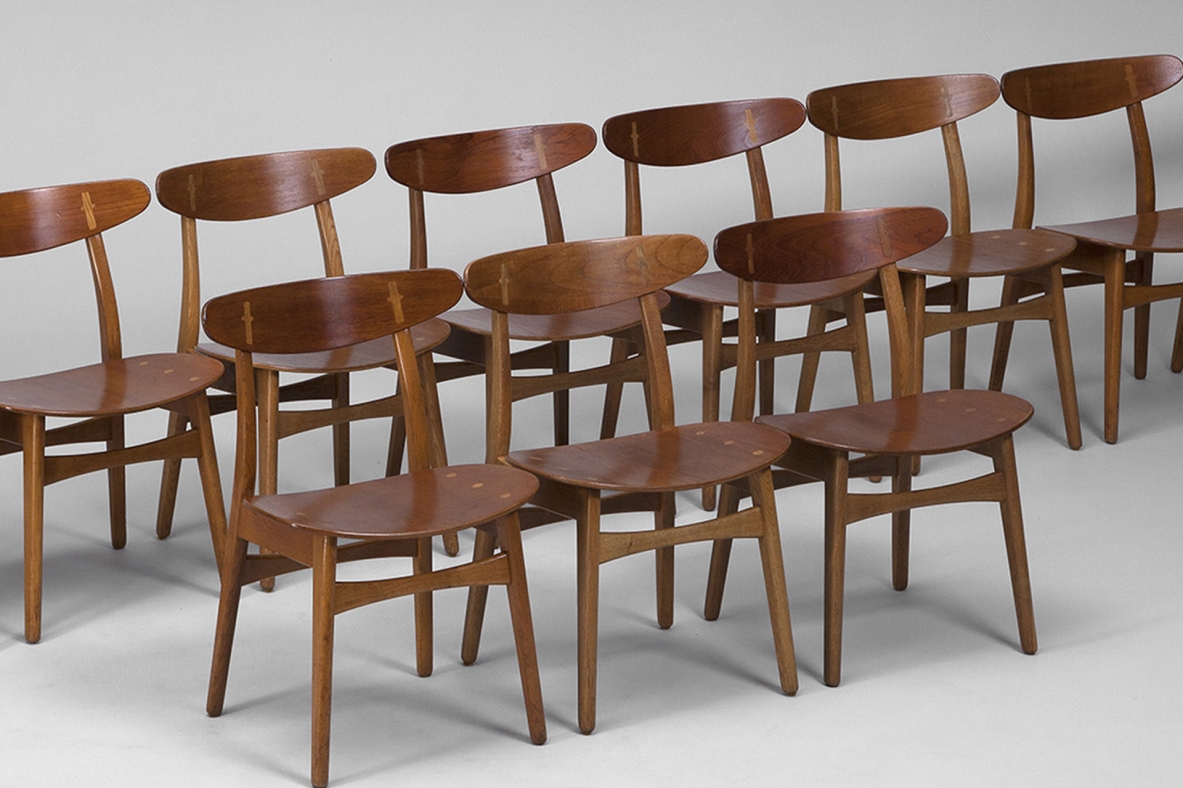 CH30 chairs in oak designed by Hans Wegner