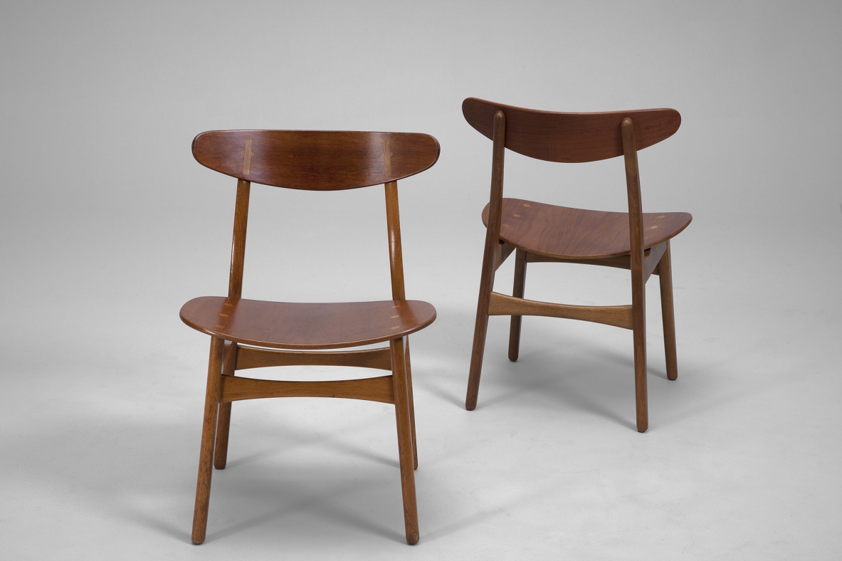 CH30 chairs in oak designed by Hans Wegner