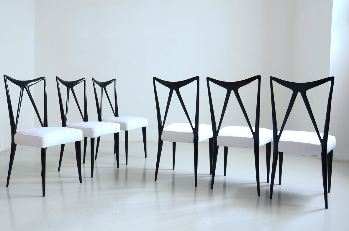 Set of six very elegant chairs in mahogany, attr. to Ico Parisi, Italy 1950's.