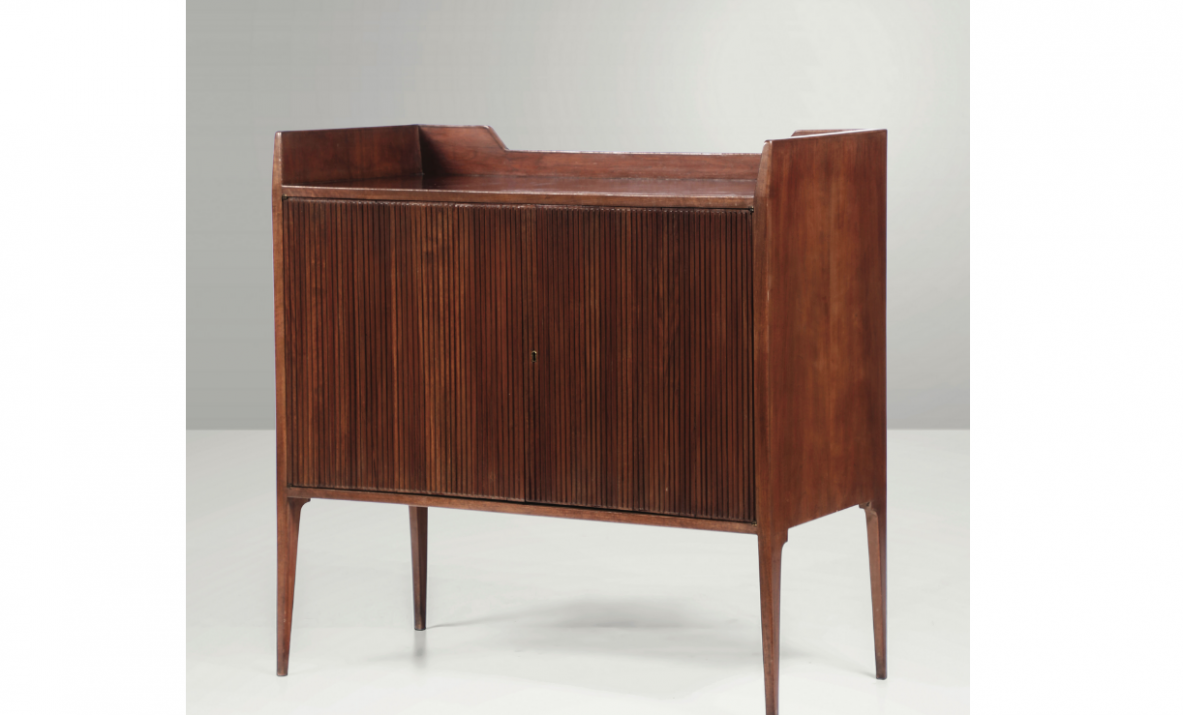 Piccola credenza Guglielmo Ulrich con struttura in legno, Italia 1950ca.