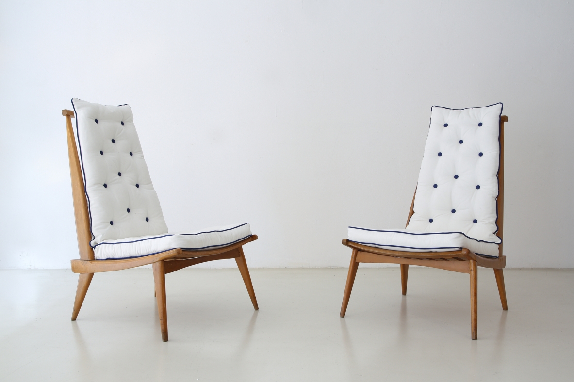 Ilmari Tapiovaara, pair of refined armchairs in light wood, Finland, 1950's.