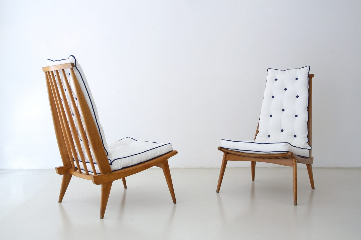 Ilmari Tapiovaara, pair of refined armchairs in light wood, Finland, 1950's.