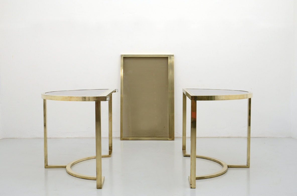 Romeo Rega, tavolo da pranzo in ottone con piano in cristallo brunito, 1970ca. Il tavolo può diventare un tondo oppure una coppia di belle console.