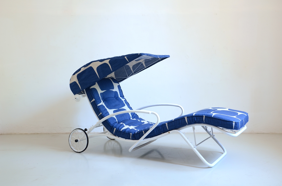Stunning Italian 1950's garden daybed with adjustable seat and back.