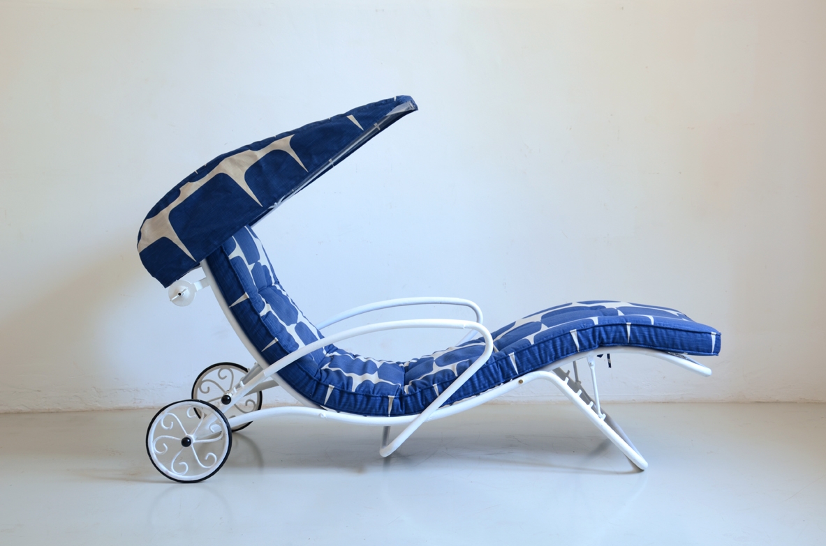 Stunning Italian 1950's garden daybed with adjustable seat and back.