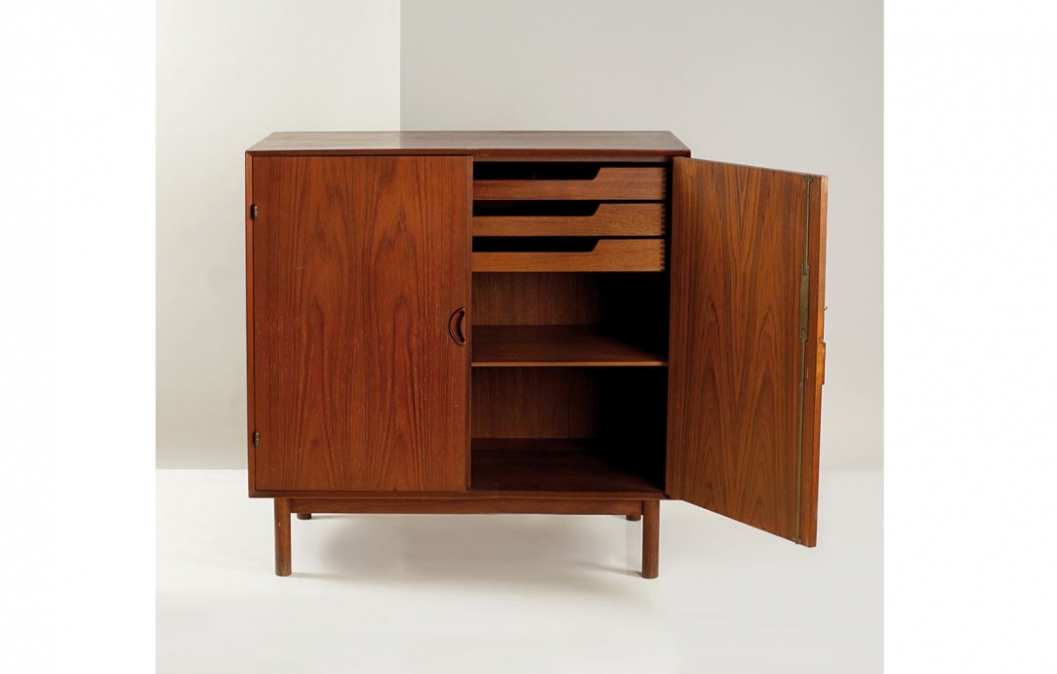 Peter Hvdt & Orla Mølgaard-Nielsen, small cabinet in teak wood, Sborg Mobelfabrik, Dememark late 1950's.