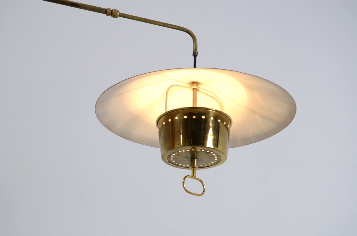 Gaetano Scolari, adjustable wall lamp in brass and pianted metal, Stilnovo 1950's.