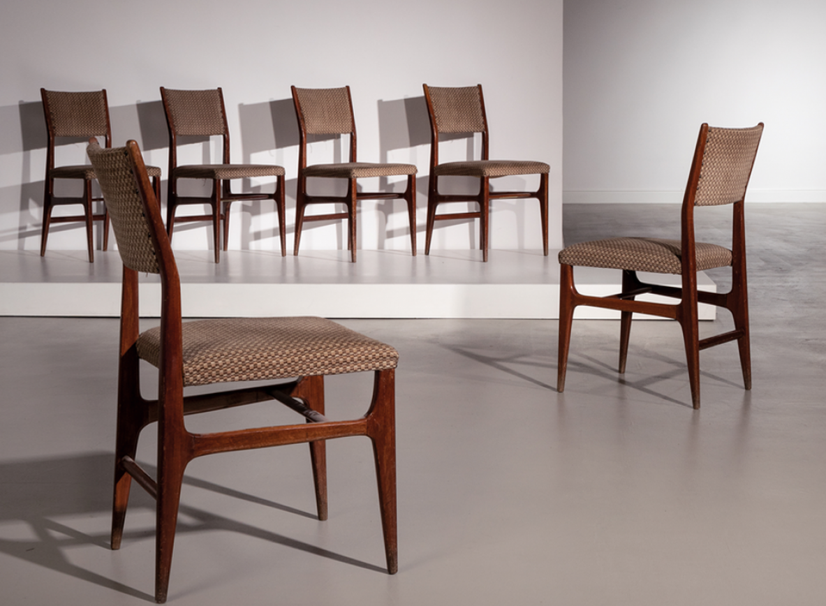 Gio Ponti, 4 sedie modello 111 in legno tinto e tessuto imbottito.
