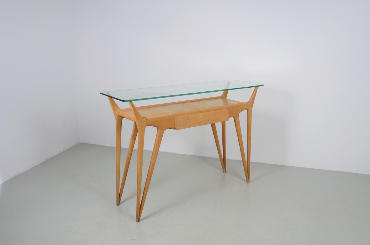 Italian manufacture, console in blond maple with a central drawer and glass top.