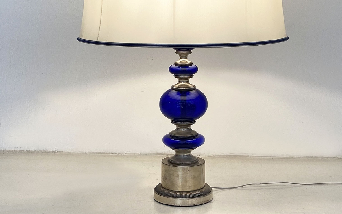 Gaetano Sciolari for Stilnovo, 1960's table lamp in blue glass and silverplate with silk top. Signed on bottom.