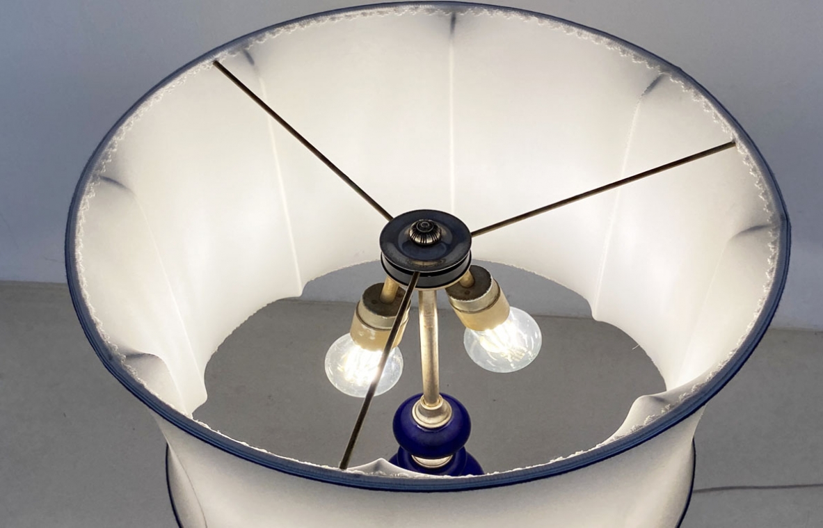 Gaetano Sciolari for Stilnovo, 1960's table lamp in blue glass and silverplate with silk top. Signed on bottom.