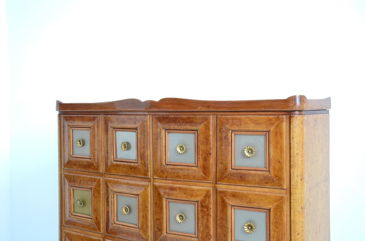 Guglielmo Ulrich, rare bar cabinet in blonde briarwood with drawers and glass shelves inside, 1950's.