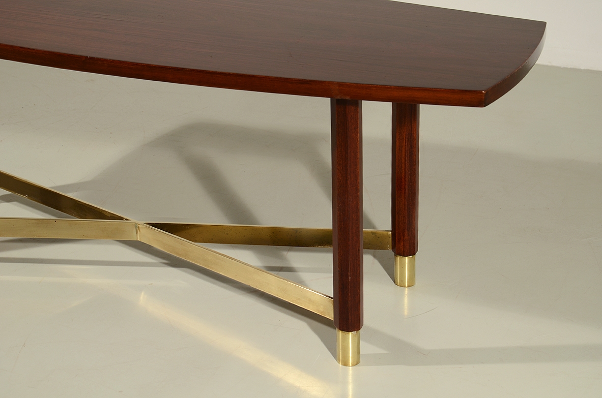 Very elegant small coffee table in macassar wood with a nice brass cross on bottom, Italy 1950's.