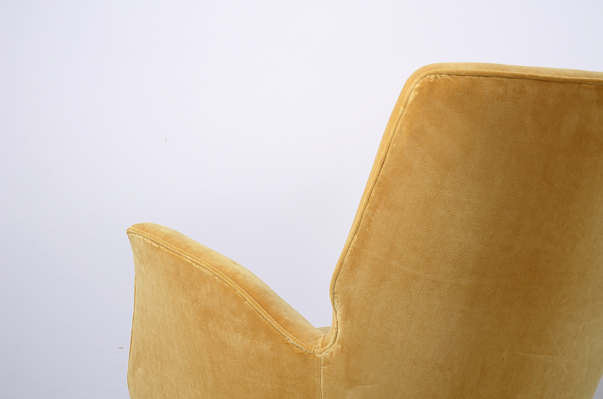 Fratelli Rizzi, pair of 1950's armchairs with velvet upholstery. Prod.Flli Rizzi torino 1950.