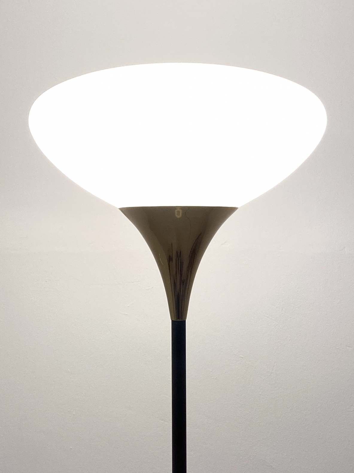 Stilnovo, 1960's floor lamp in brass and polished metal with marble base.