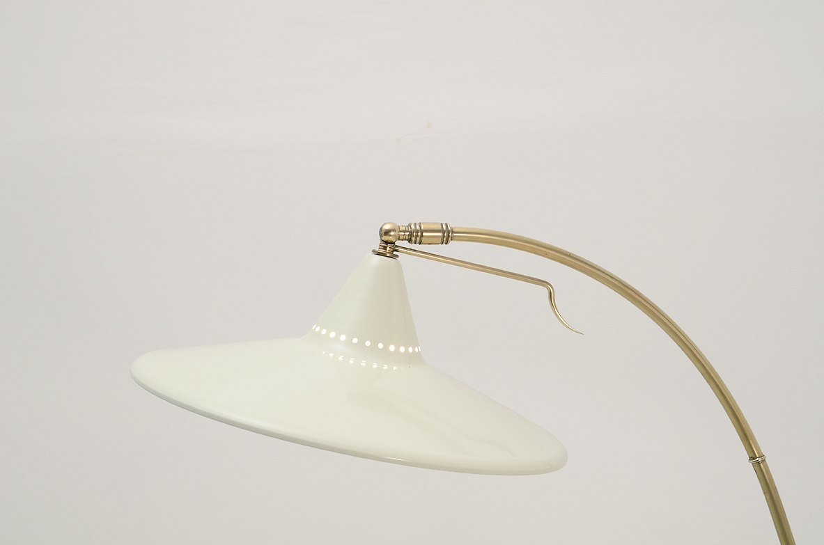 Splendid adjustable floor lamp in metal and brass, Italia 1950ca.