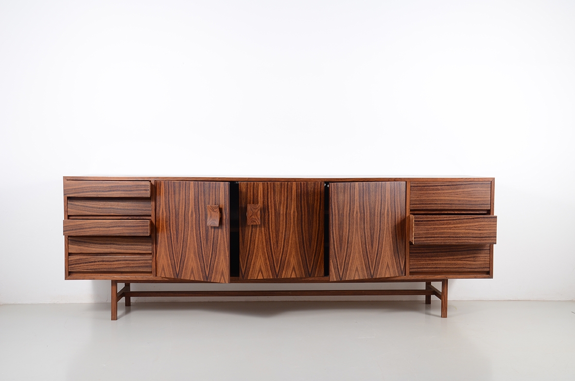 Splendid Italian 1960's sideboard in exotic wood with doors and drawers on both sides,
