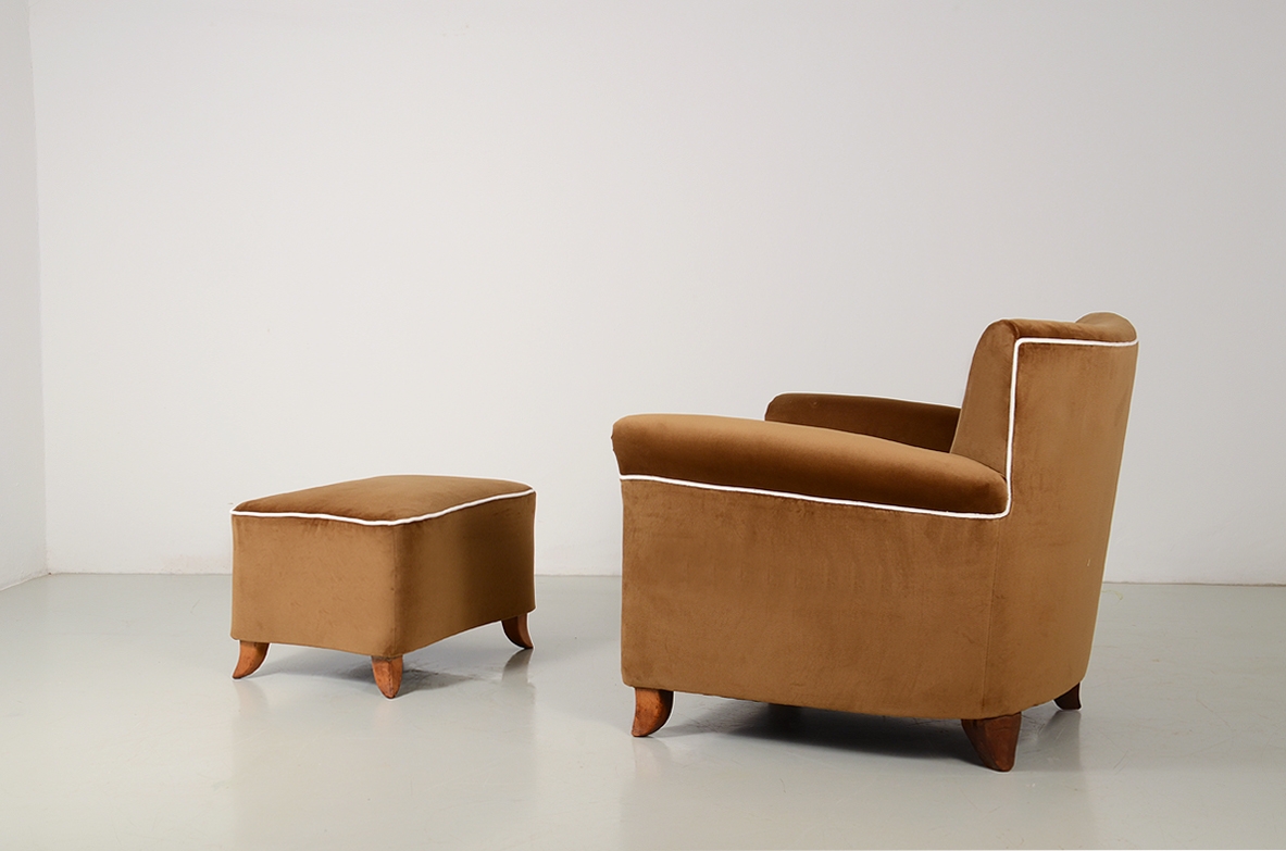 Armchair and coordinated pouf with brown velvet upholstery, Italy 1940's.
