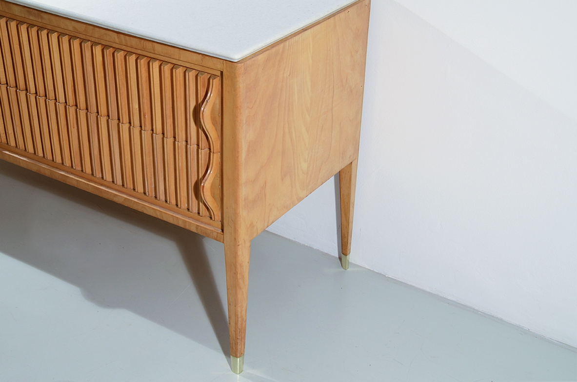 Unique chest of drawers in maple wood with grinded front drawers, very nice handles and fine-grained marble top. Prod. Cassina, 1957.