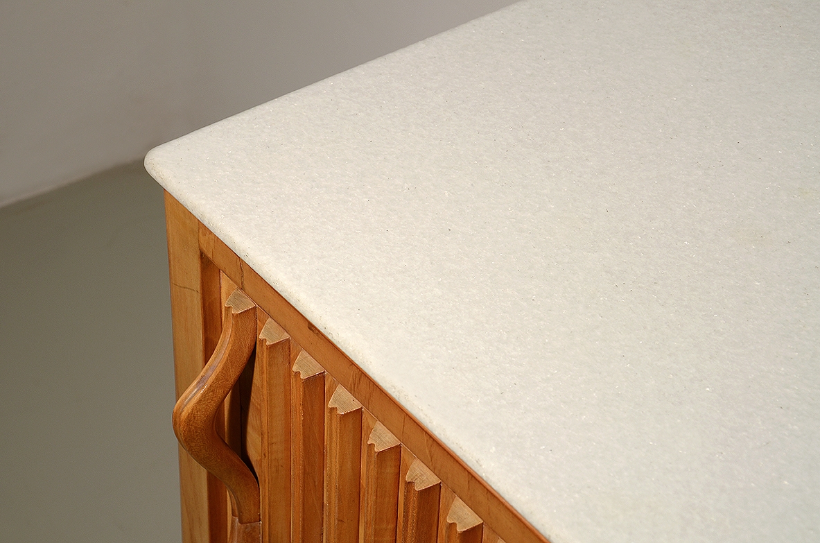 Unique chest of drawers in maple wood with grinded front drawers, very nice handles and fine-grained marble top. Prod. Cassina, 1957.