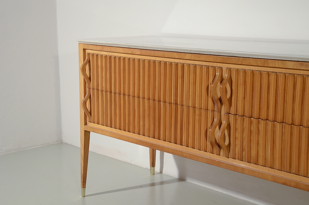 Unique chest of drawers in maple wood with grinded front drawers, very nice handles and fine-grained marble top. Prod. Cassina, 1957.