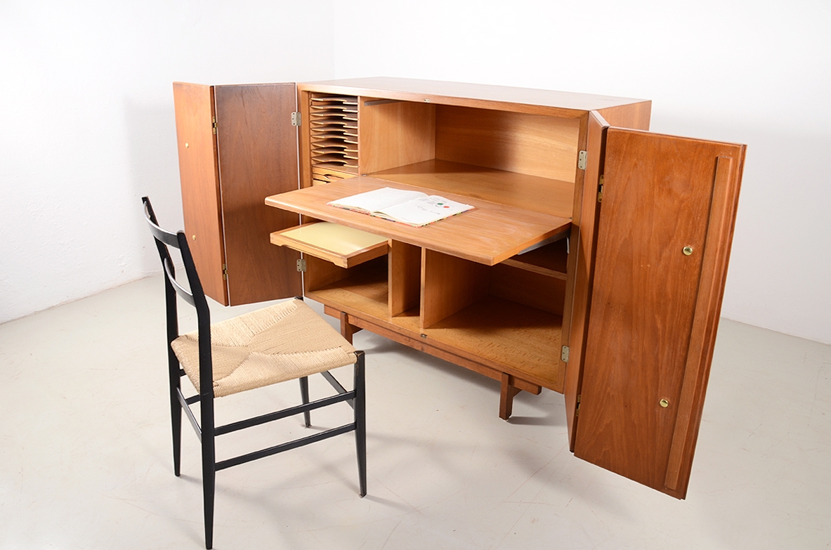 Ultra-functional office or smart-working cabinet in oak wood with various compartments, drawers and a pull-out writing desk. Italiy 1960's.