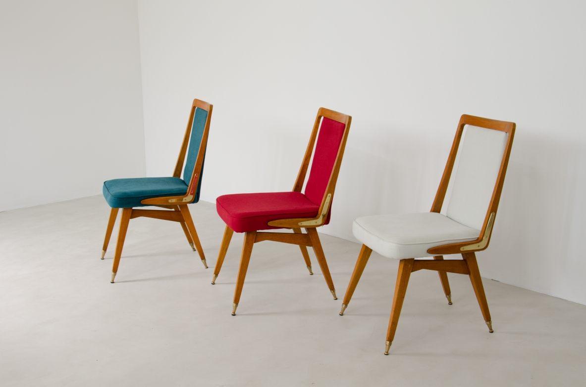 Set of 8 beautiful 1950's Italian chiars in light oak wood with refined brass tips and details. Upholstery on seat and back.