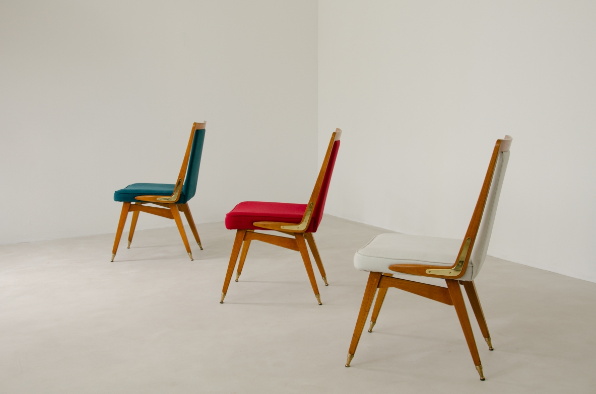 Set of 8 beautiful 1950's Italian chiars in light oak wood with refined brass tips and details. Upholstery on seat and back.