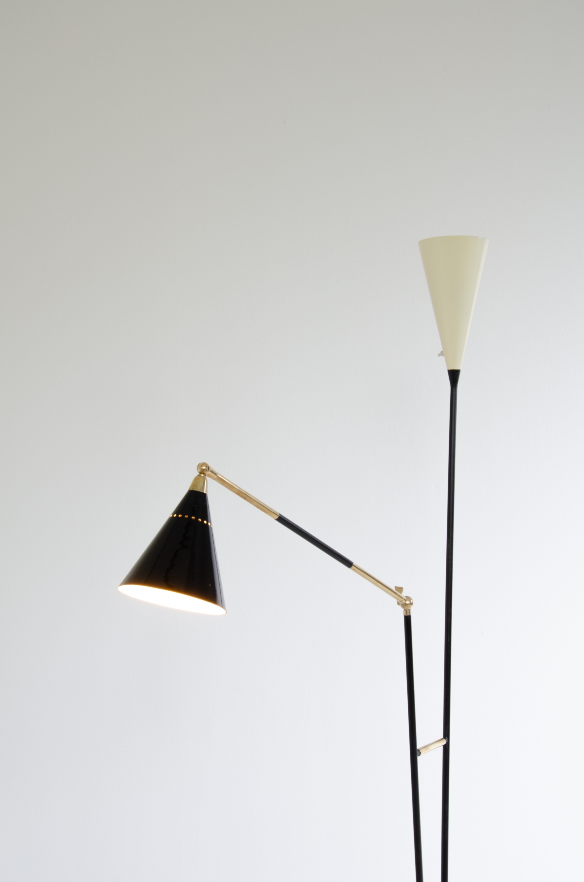 Stilux Milano, 1950's floor lamp in metal and brass with two stems one of which is adjustable. Lamp shades in painted metal and nice marble base.