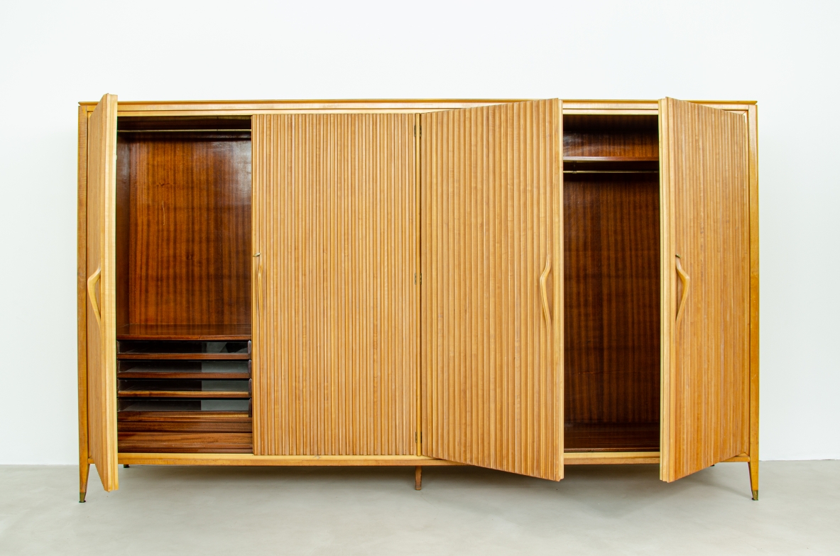 Four-door wardrobe in blond maplewood, Produced by Cassina, 1957.