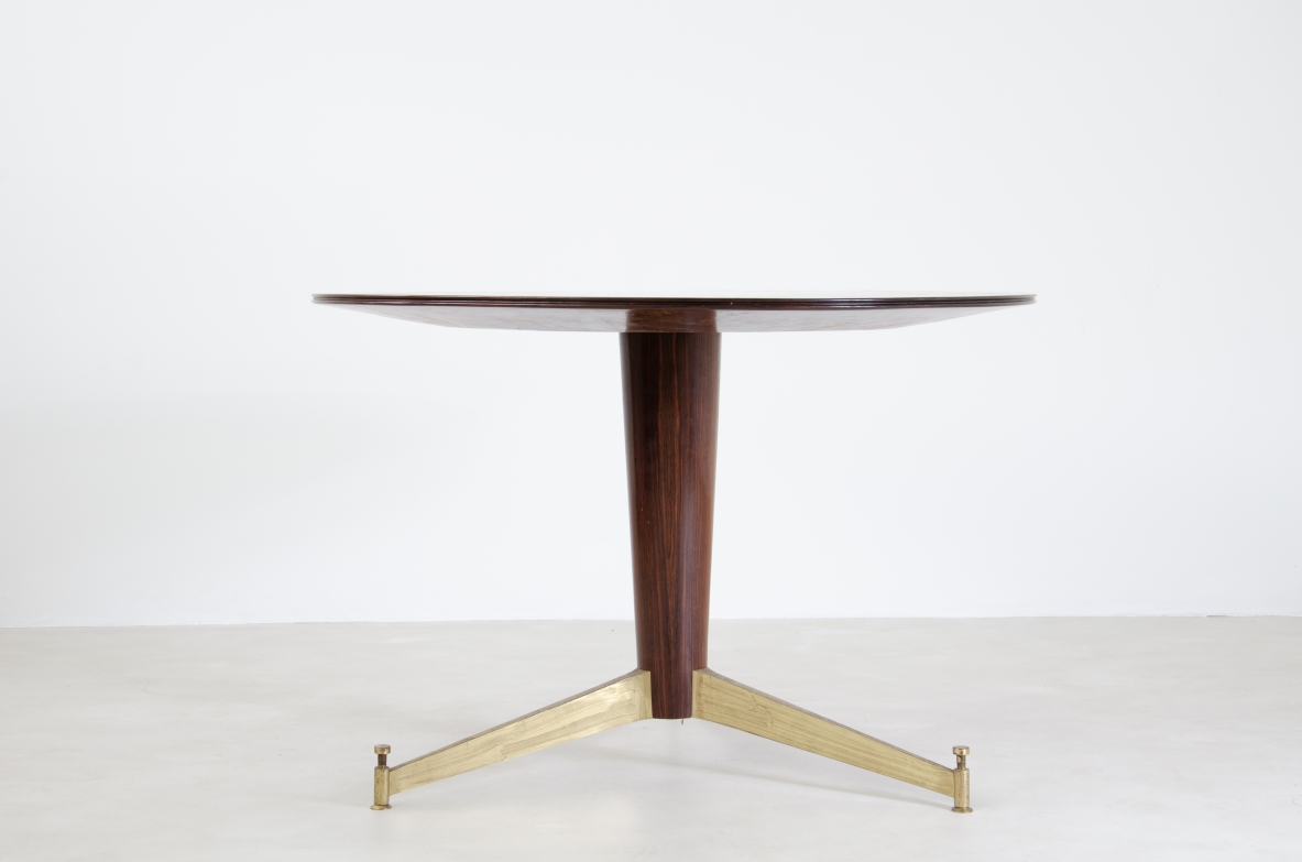 Melchiorre Bega, splendido tavolo con tripode in fusione ed elegante piano in palissandro su base tornita, Italia 1950ca.