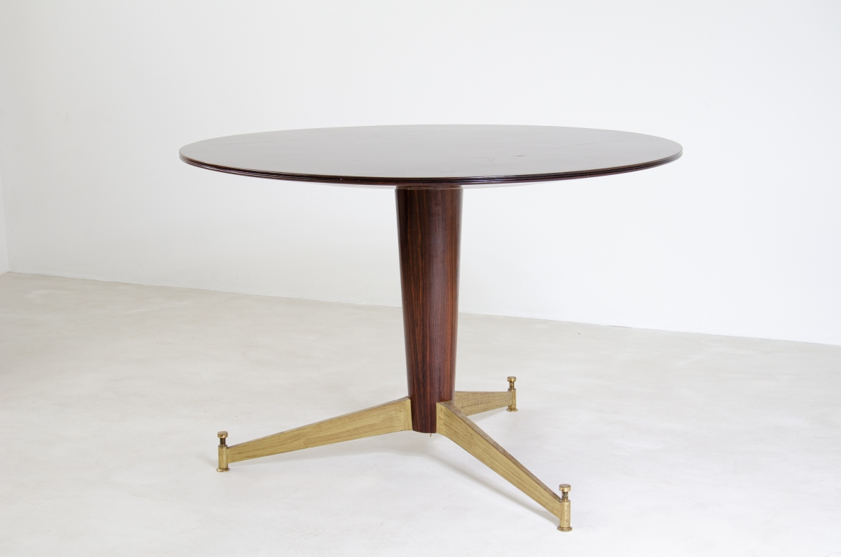 Melchiorre Bega, splendido tavolo con tripode in fusione ed elegante piano in palissandro su base tornita, Italia 1950ca.